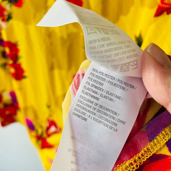 Susan Graver Liquid Knit Yellow Floral top size 1X - Picture 6 of 9